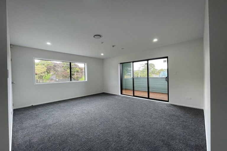 Photo of property in 152 Triangle Road, Massey, Auckland, 0614