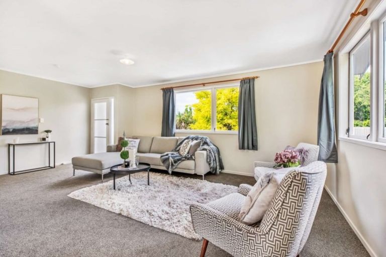 Photo of property in 42 Vina Place, Massey, Auckland, 0614