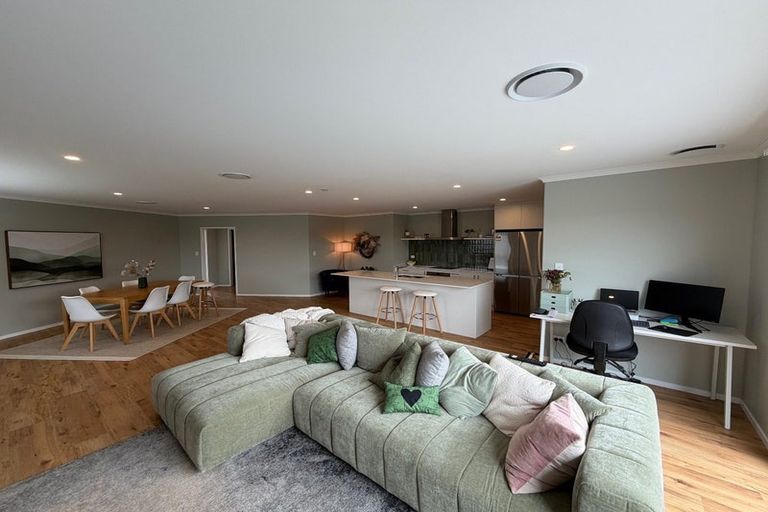 Photo of property in 11 Tutira Place, Poraiti, 4112