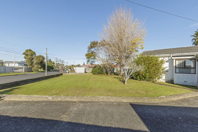 Photo of property in 57 Tiraumea Drive, Pakuranga, Auckland, 2010