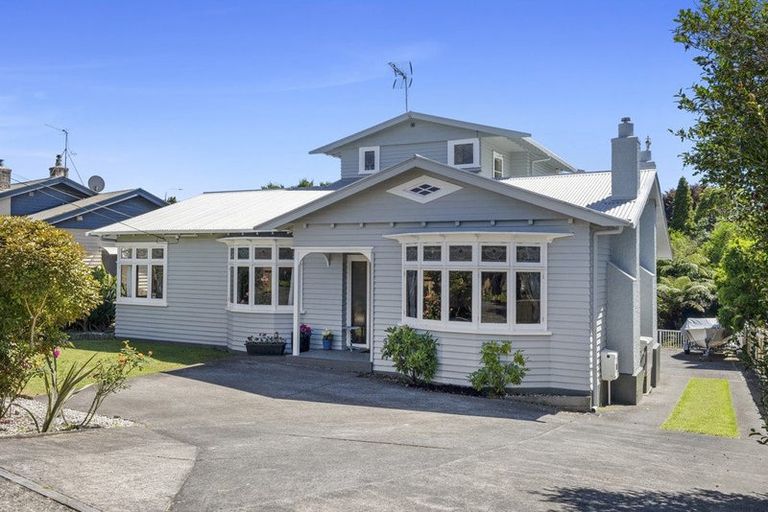 Photo of property in 47 Waiwaka Terrace, Strandon, New Plymouth, 4312