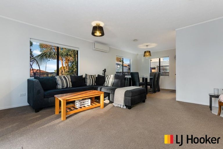 Photo of property in 18 Hadley Wood Drive, Wattle Downs, Auckland, 2103