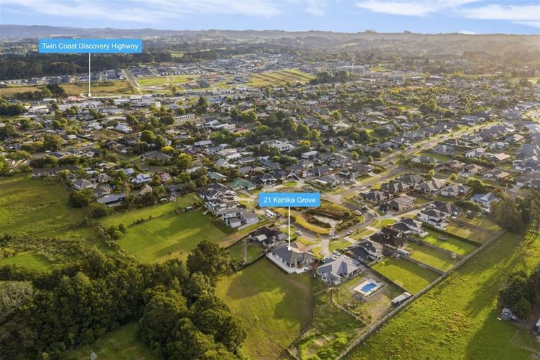 Photo of property in 21 Kahika Grove, Huapai, Kumeu, 0810
