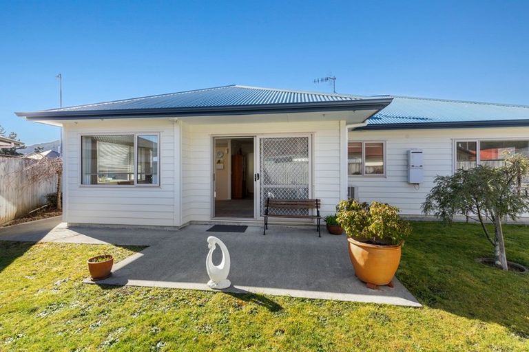 Photo of property in 14 Woodland Grove, Wainuiomata, Lower Hutt, 5014