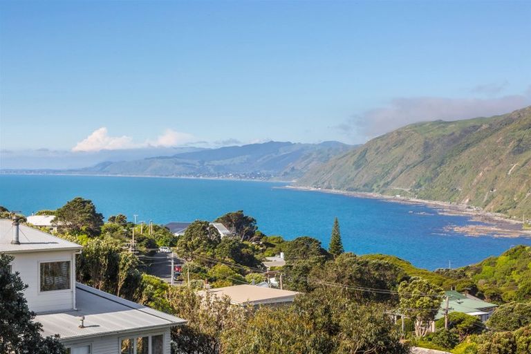 Photo of property in 18 Raroa Place, Pukerua Bay, 5026