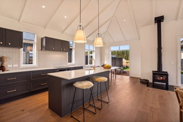 Photo of property in 105 Burdon Loop, Lake Hawea, 9382