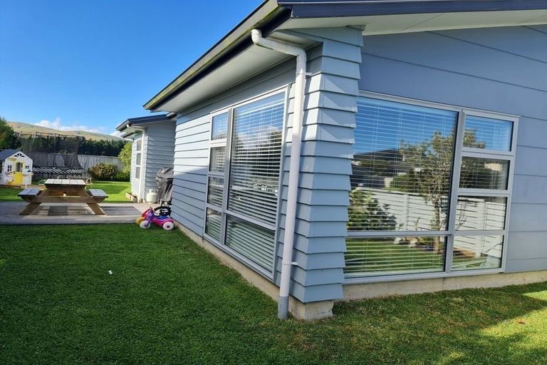 Photo of property in 90a Endeavour Drive, Whitby, Porirua, 5024