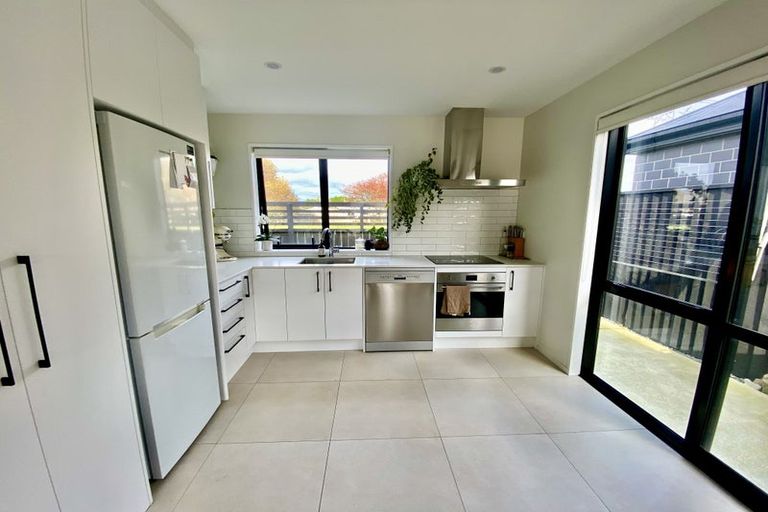 Photo of property in 27 Piripiri Place, Broomfield, Christchurch, 8042