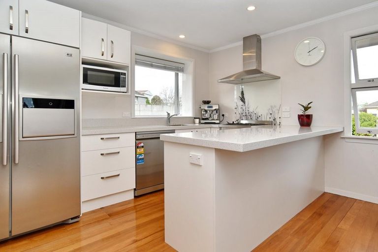 Photo of property in 321 Lake Terrace Road, Shirley, Christchurch, 8061