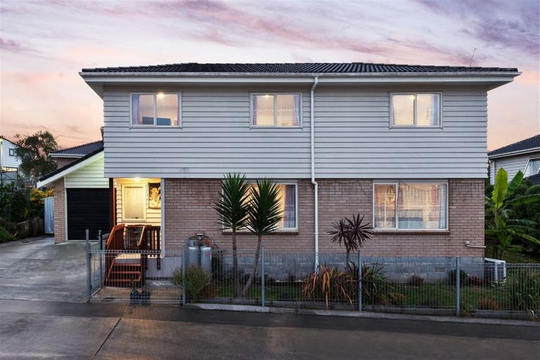 Photo of property in 2 Manatu Lane, Kelston, Auckland, 0602