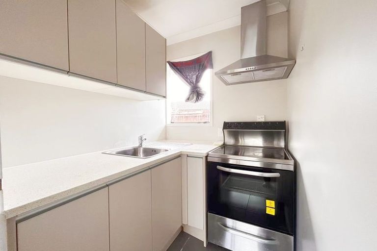 Photo of property in 24 Jillteresa Crescent, Half Moon Bay, Auckland, 2012