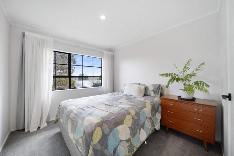 Photo of property in 6 Crestlands Place, Papakura, 2110