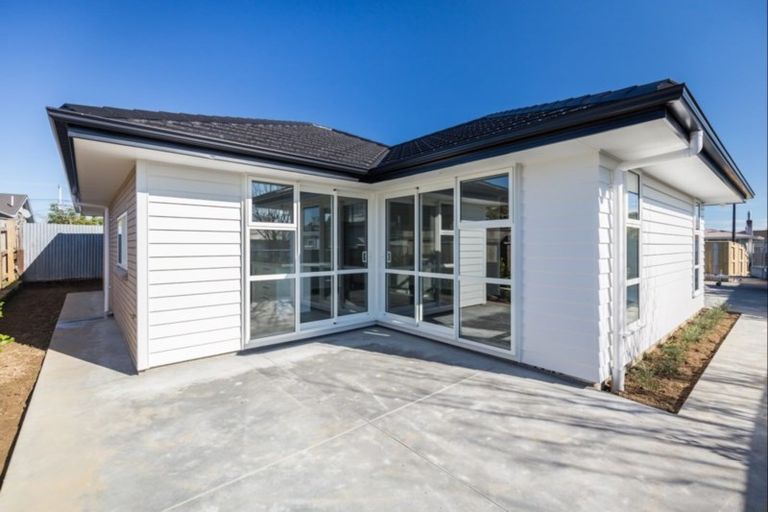 Photo of property in 65 Karaka Crescent, Levin, 5510