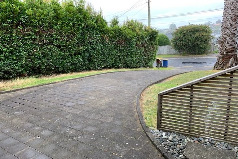 Photo of property in 2/4 Pax Avenue, Forrest Hill, Auckland, 0620