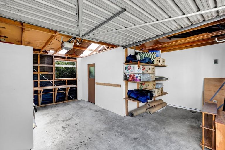 Photo of property in 10 York Crescent, Westown, New Plymouth, 4310