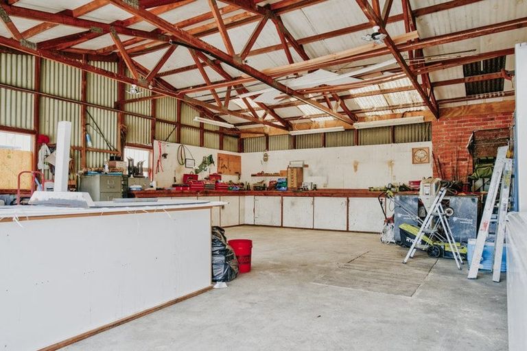 Photo of property in 18 Johnson Street, Milton, 9220