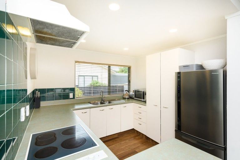 Photo of property in 42 Dalfield Place, Highbury, Palmerston North, 4412