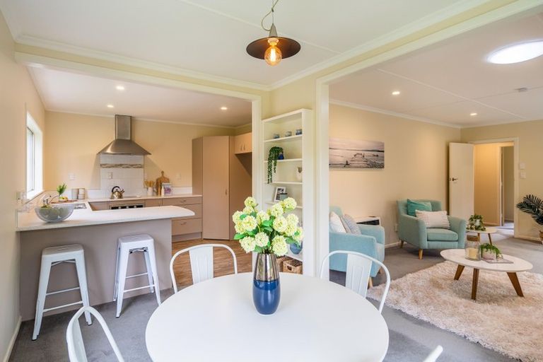 Photo of property in 8 Leybourne Avenue, Waikanae, 5036