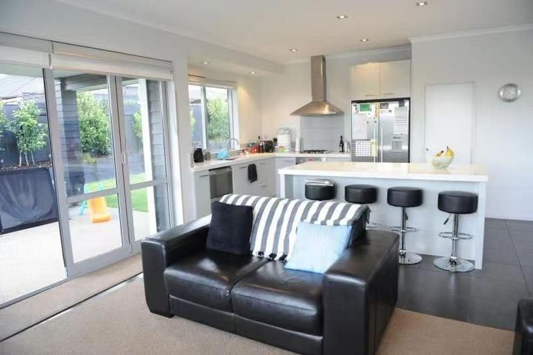 Photo of property in 11 Fountain Avenue, Karaka, Papakura, 2113