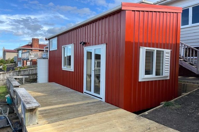 Photo of property in 51 Onewa Road, Northcote, Auckland, 0627