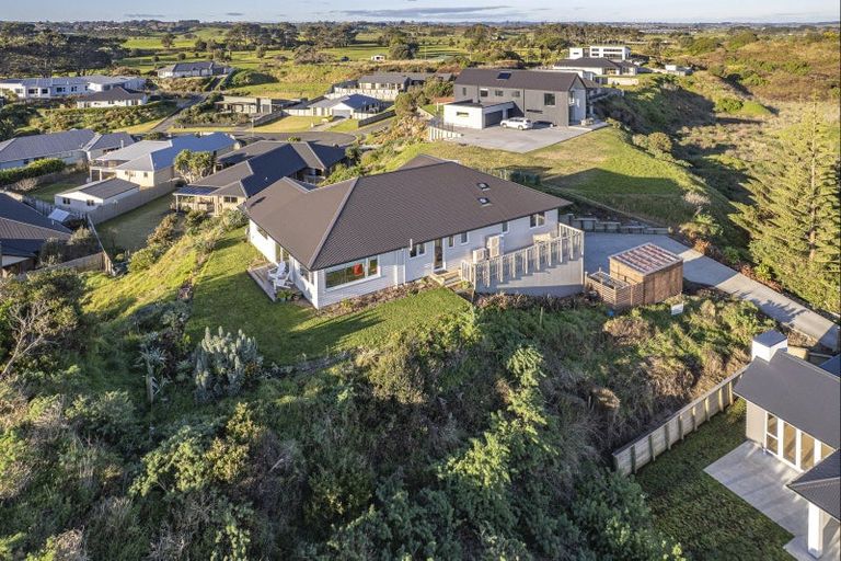 Photo of property in 12 Longbeach Drive, Castlecliff, Whanganui, 4501