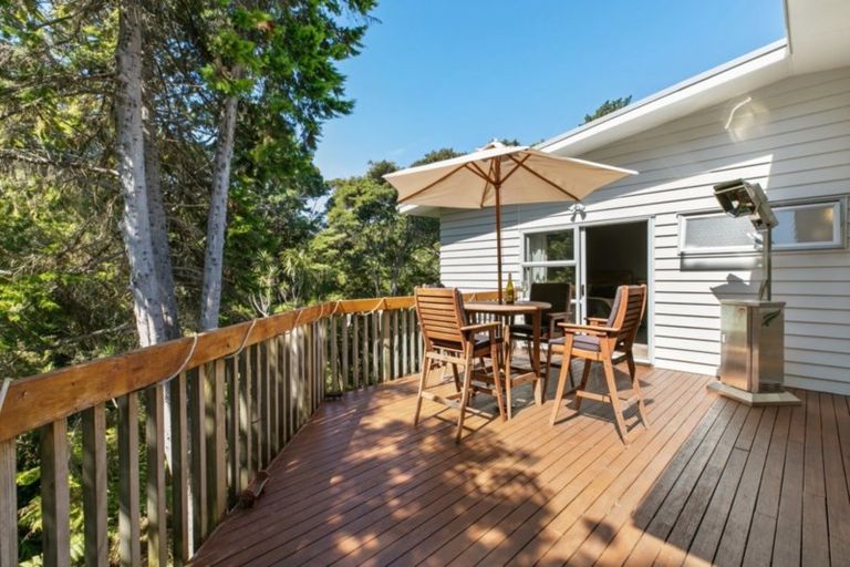 Photo of property in 2/72 Spinella Drive, Bayview, Auckland, 0629