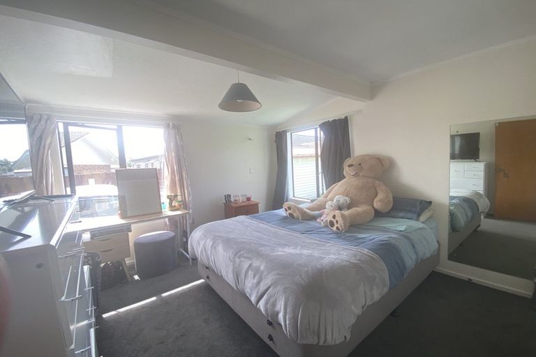 Photo of property in 50 Aviemore Drive, Highland Park, Auckland, 2010