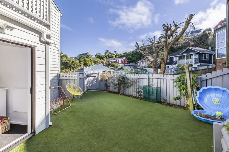 Photo of property in 31 Wye Street, Island Bay, Wellington, 6023