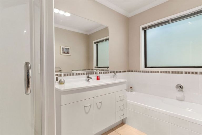 Photo of property in 1 Leven Close, Bethlehem, Tauranga, 3110