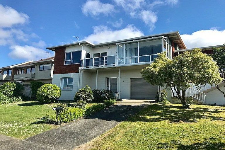 Photo of property in 1/1 Kaihu Street, Northcote, Auckland, 0627