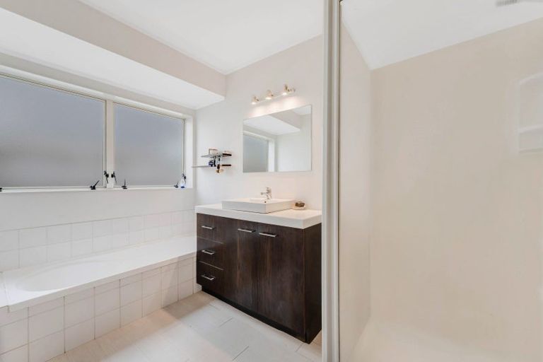 Photo of property in 17 Matterhorn Crescent, Northpark, Auckland, 2013