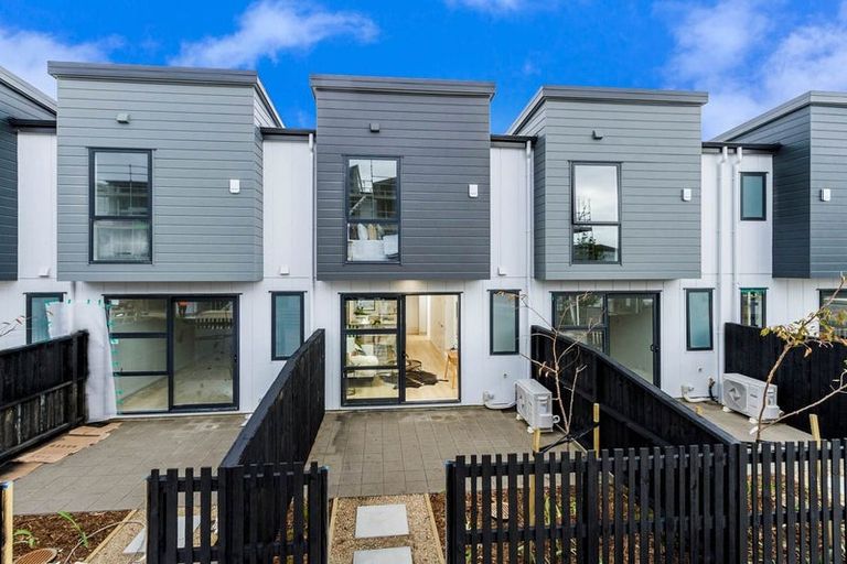 Photo of property in 5 Papa Takaro Lane, Flat Bush, Auckland, 2019