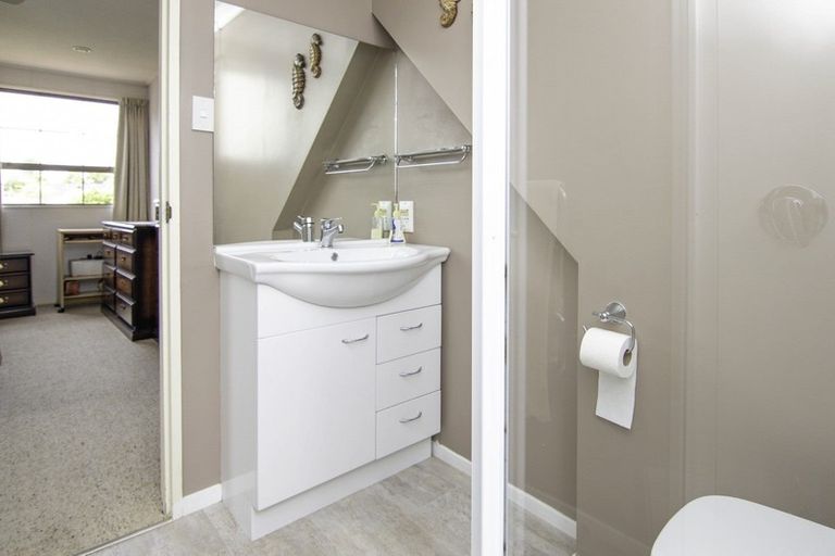 Photo of property in 68 Pencarrow Street, Highbury, Palmerston North, 4412