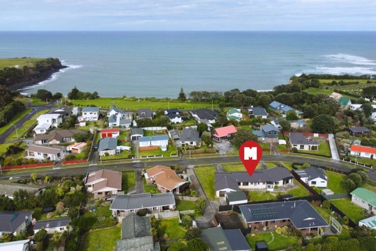 Photo of property in 14 Pohutukawa Drive, Opunake, 4616