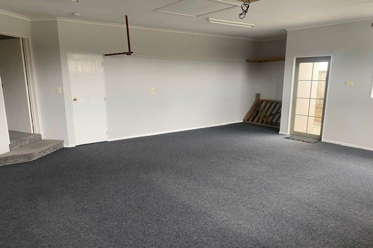 Photo of property in 11 Shelter Grove, Frankleigh Park, New Plymouth, 4310