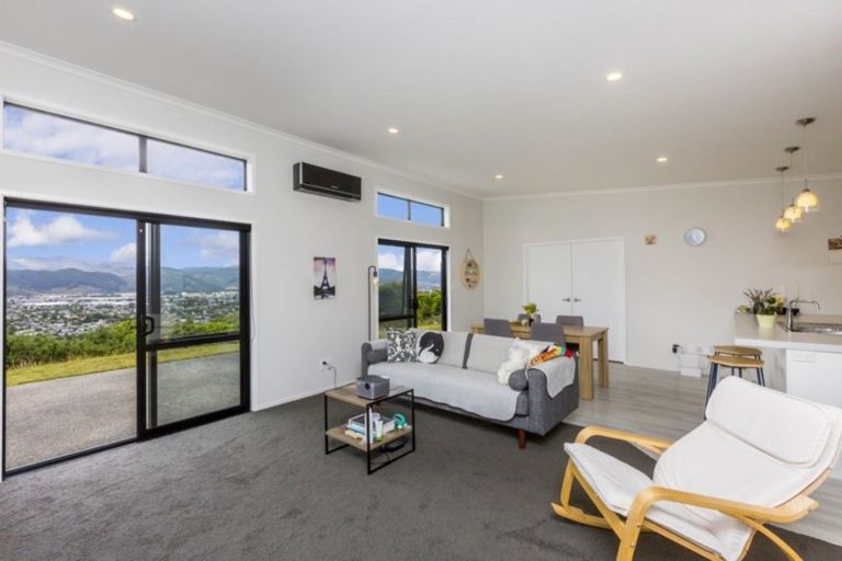Photo of property in 51 Percy Kinsman Crescent, Riverstone Terraces, Upper Hutt, 5018