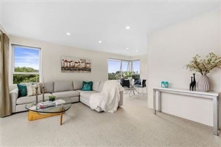 Photo of property in 81 Juniper Road, Sunnynook, Auckland, 0620