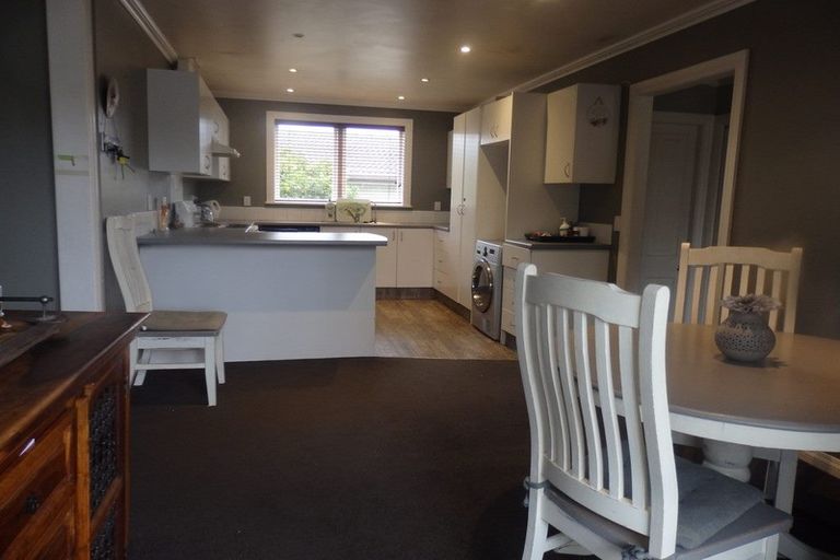 Photo of property in 233 Shakespeare Street, Leamington, Cambridge, 3432