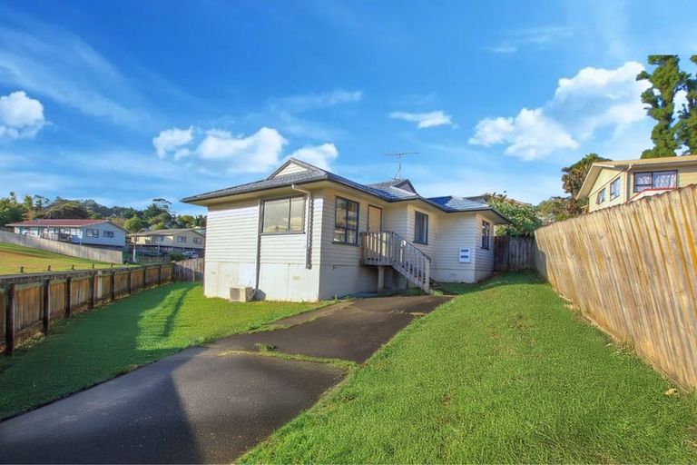 Photo of property in 17 Maywood Crescent, Glen Eden, Auckland, 0602