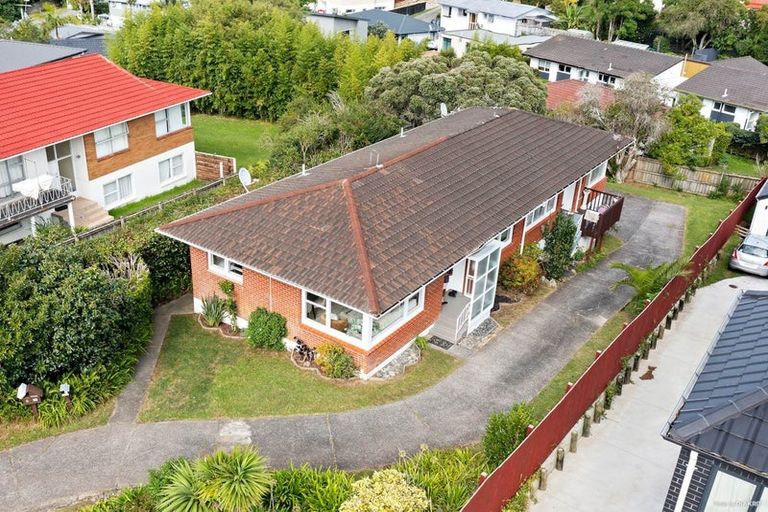 Photo of property in 1/33 Knightsbridge Drive, Forrest Hill, Auckland, 0620