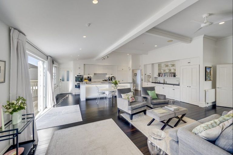 Photo of property in 59 Busby Hill, Havelock North, 4130