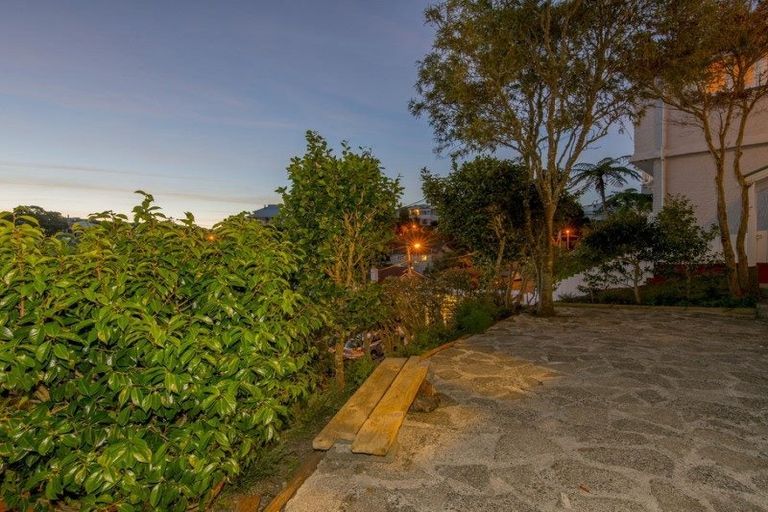 Photo of property in 134 Kelburn Parade, Kelburn, Wellington, 6012