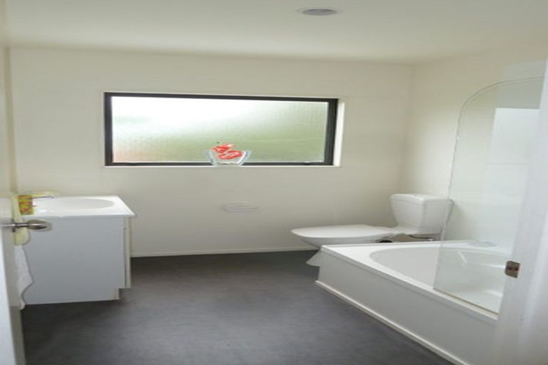 Photo of property in 1/44 Fields Parade, Oteha, Auckland, 0632