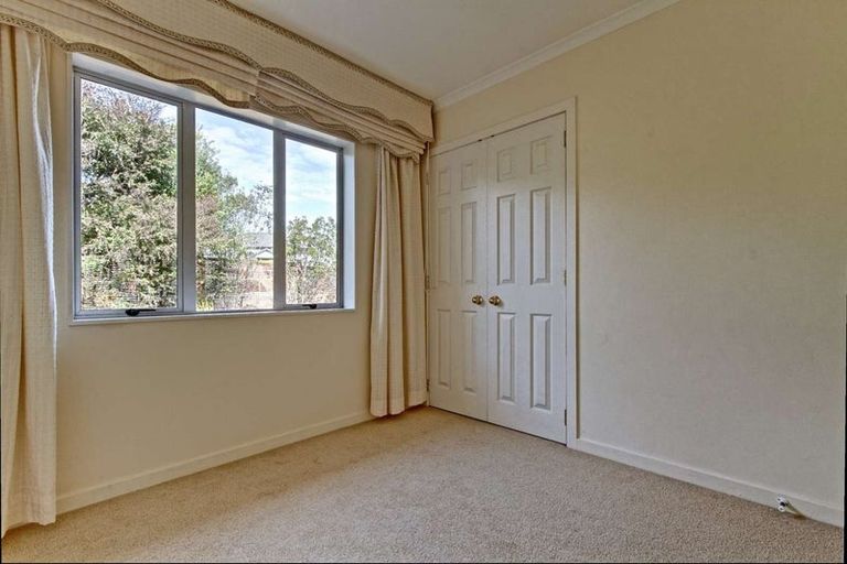 Photo of property in 12 Malin Place, Pinehill, Auckland, 0632