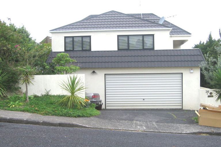 Photo of property in 22 Holdaway Avenue, Northcote, Auckland, 0627