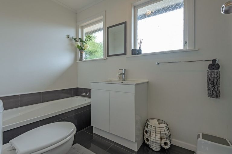 Photo of property in 8 Cohen Place, Milson, Palmerston North, 4414