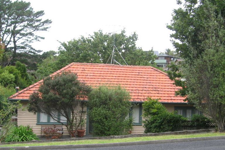 Photo of property in 2/12a Rossmore Terrace, Murrays Bay, Auckland, 0630