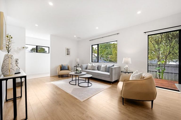 Photo of property in 16 Gosford Drive, Botany Downs, Auckland, 2010