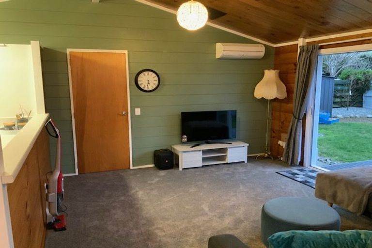 Photo of property in 1 Alexander Road, Waikanae, 5036