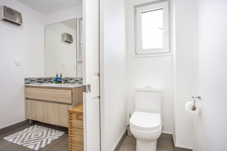 Photo of property in 1 Rosefield Lane, Northcote, Christchurch, 8052